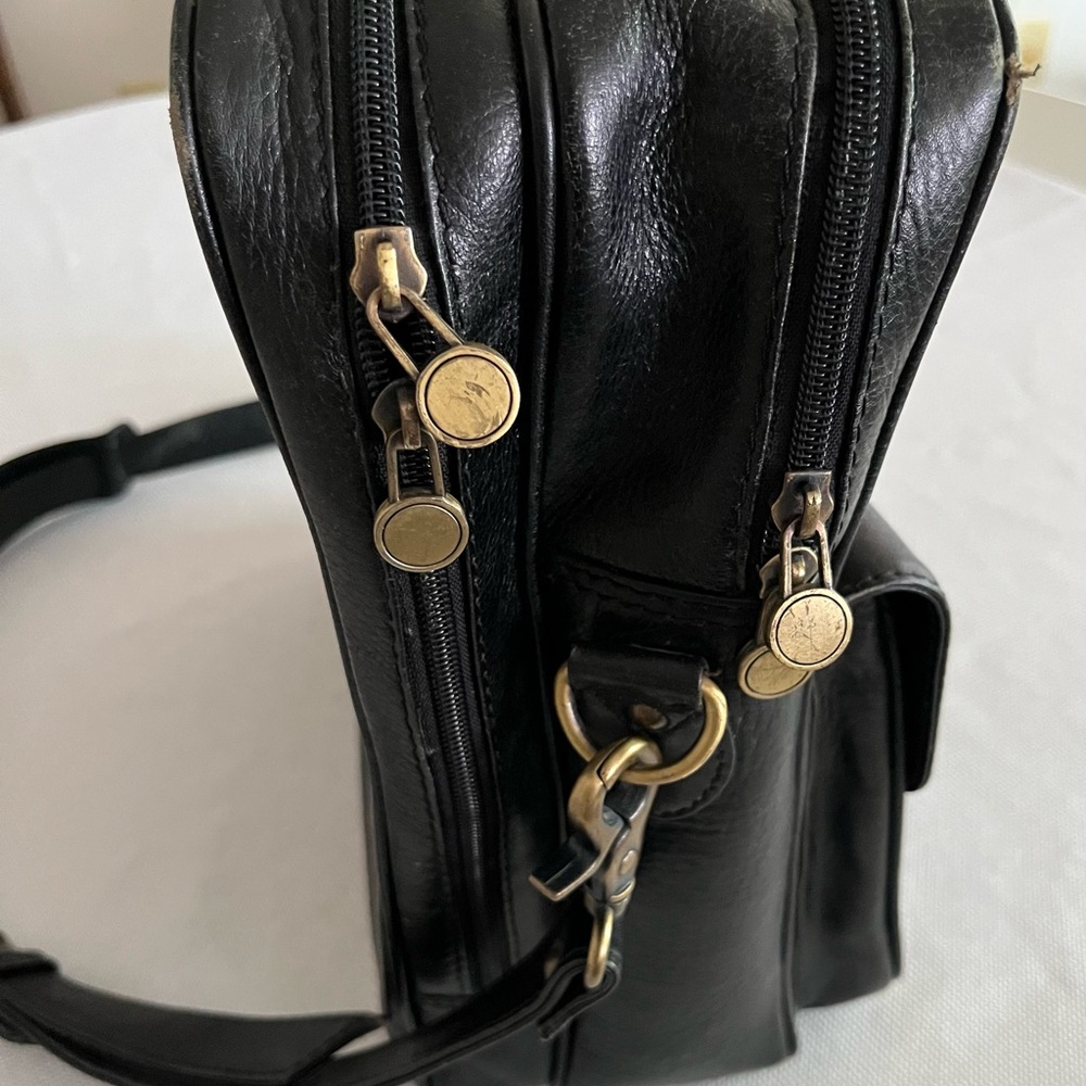 Vintage 70’s Luciano black Italian leather messenger bag. - Picture 3 of 9